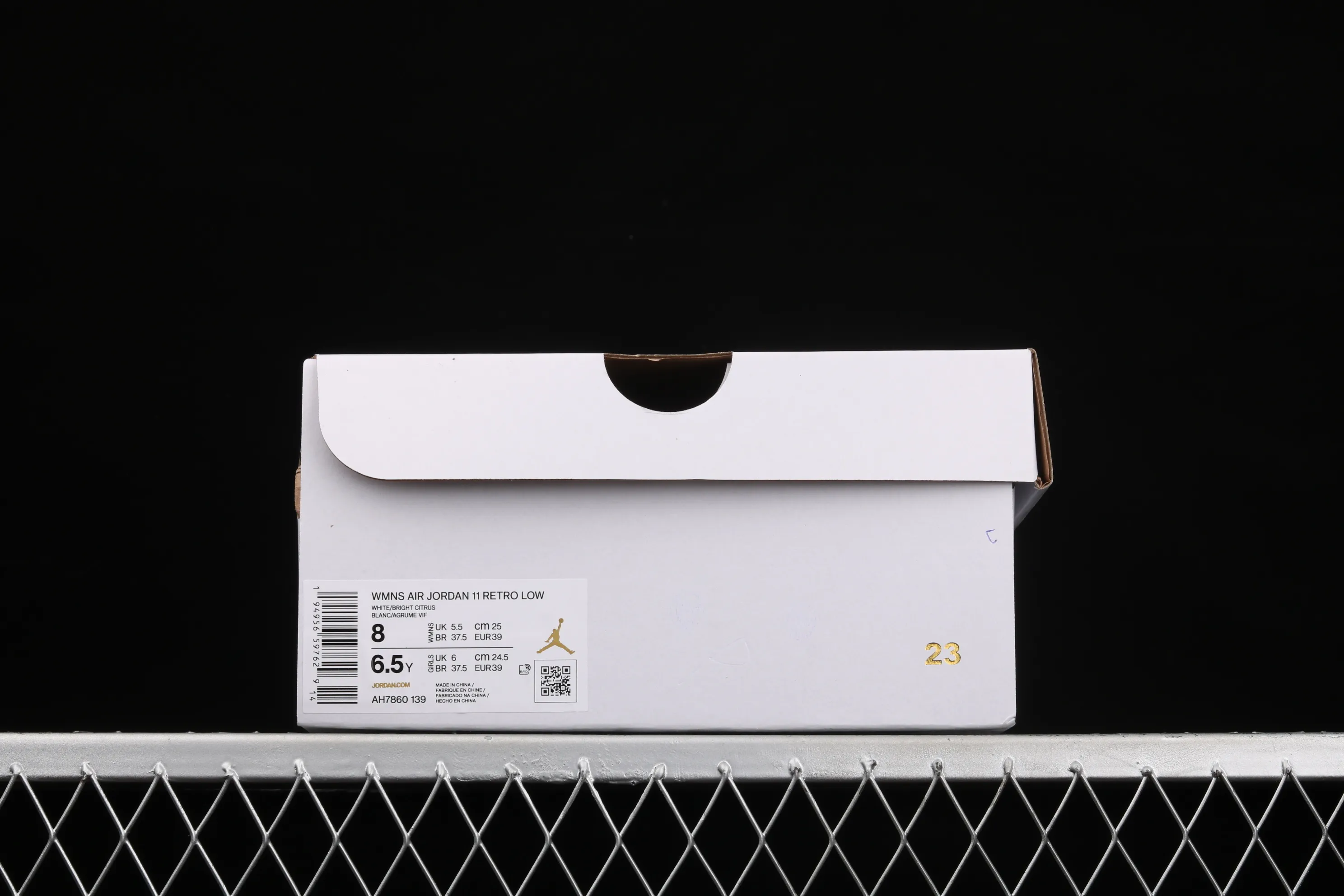 All categories Air Jordan Jordan series basketball shoes Air Jordan 11 pure original version Air Jordan 11 Bright Citus AJ11 Joe 11 white orange low-top basketball shoes AH7860-139